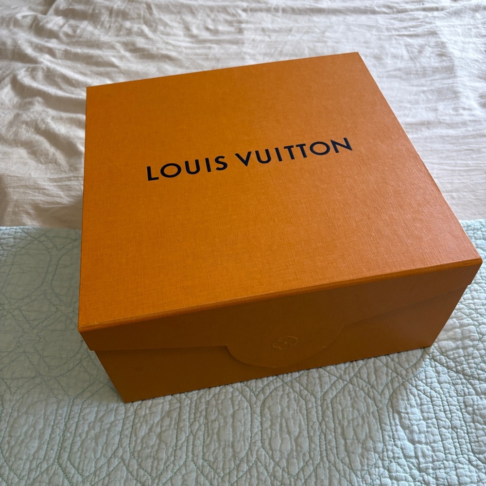 New model Louis Vuitton box with tissue paper dust bag and paperwork envelopes
